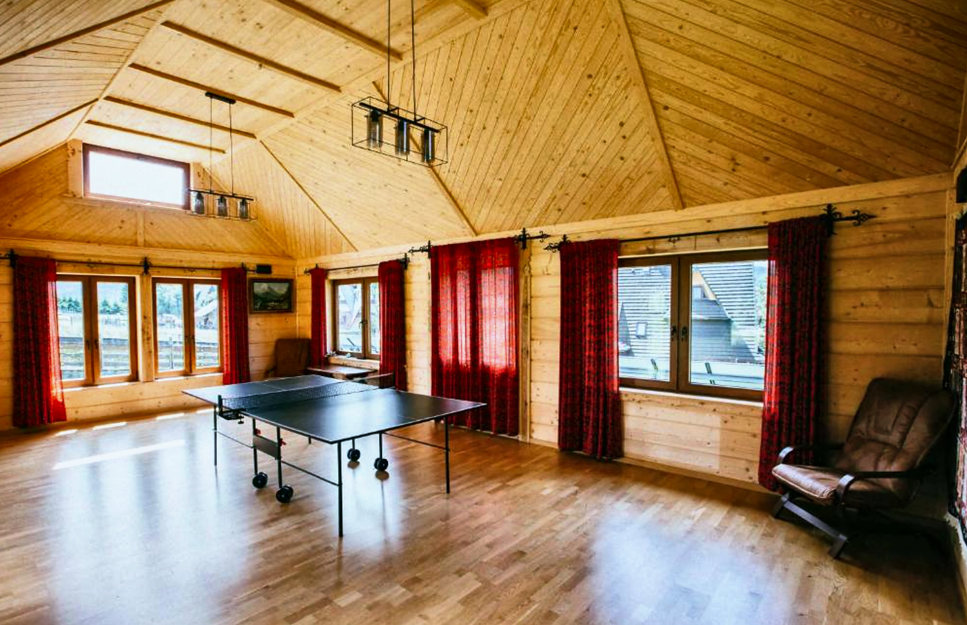Sala ze stołem do tenisa stołowego